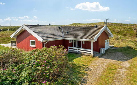 Emelie - 200M from the Sea: Møbel, Bord, Udendørs Møbler, Udendørs Bord, Stol, Bejdse, Skygge, Backyard, Sommerhus, Køkken & Spisebord