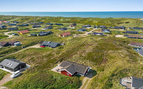 Emelie - 200M from the Sea: Møbel, Bord, Udendørs Møbler, Udendørs Bord, Stol, Bejdse, Skygge, Backyard, Sommerhus, Køkken & Spisebord