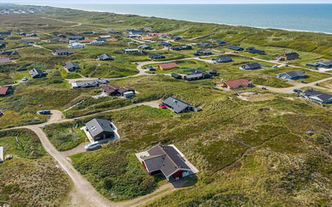 Emelie - 200M from the Sea: Møbel, Bord, Udendørs Møbler, Udendørs Bord, Stol, Bejdse, Skygge, Backyard, Sommerhus, Køkken & Spisebord