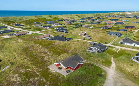 Emelie - 200M from the Sea: Arkitektur, Tag, Hjem, Kompositmateriale, Dagslys, Sidespor, Indkørsel
