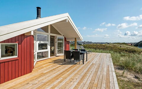 Emelie - 200M from the Sea: Arkitektur, Tag, Hjem, Kompositmateriale, Dagslys, Sidespor, Indkørsel
