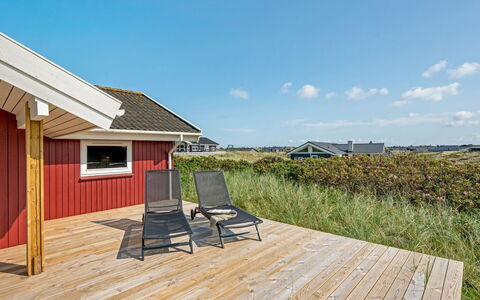 Emelie - 200M from the Sea: Arkitektur, Tag, Hjem, Kompositmateriale, Dagslys, Sidespor, Indkørsel
