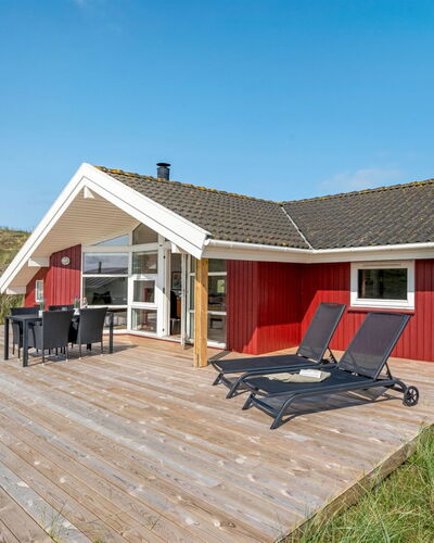 Emelie - 200M from the Sea