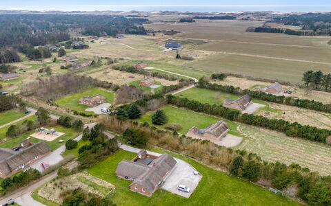 Aane - 1.8Km from the Sea: Bil, Hatchback, Familie Bil