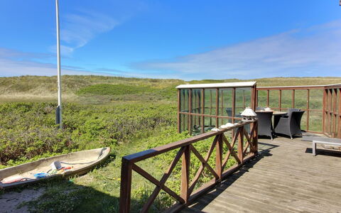 Egidia - 50M from the Sea: Møbel, Indretning, Stol, Gulvbelægning, Bord, Udvej, Etage, Loft, Værelse, Eco Hotel