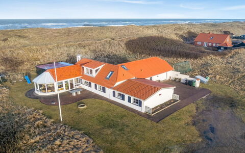 Pauli - 75M from the Sea: Hus, Tag, Hjem, Sommerhus, Skur, Garden Bygninger, Sidespor, Gård, Bjælkehytte, Hytte