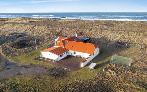 Pauli - 75M from the Sea: Hus, Tag, Hjem, Sommerhus, Skur, Garden Bygninger, Sidespor, Gård, Bjælkehytte, Hytte