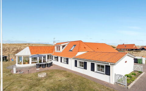 Pauli - 75M from the Sea: Hus, Tag, Hjem, Sommerhus, Skur, Garden Bygninger, Sidespor, Gård, Bjælkehytte, Hytte
