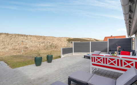 Pauli - 75M from the Sea: Hus, Tag, Hjem, Sommerhus, Skur, Garden Bygninger, Sidespor, Gård, Bjælkehytte, Hytte