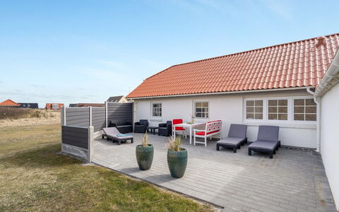 Pauli - 75M from the Sea: Hus, Tag, Hjem, Sommerhus, Skur, Garden Bygninger, Sidespor, Gård, Bjælkehytte, Hytte