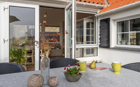 Pauli - 75M from the Sea: Hus, Tag, Hjem, Sommerhus, Skur, Garden Bygninger, Sidespor, Gård, Bjælkehytte, Hytte