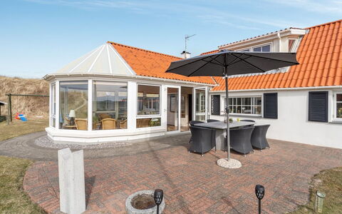 Pauli - 75M from the Sea: Hus, Tag, Hjem, Sommerhus, Skur, Garden Bygninger, Sidespor, Gård, Bjælkehytte, Hytte
