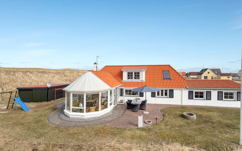 Pauli - 75M from the Sea: Hus, Tag, Hjem, Sommerhus, Skur, Garden Bygninger, Sidespor, Gård, Bjælkehytte, Hytte