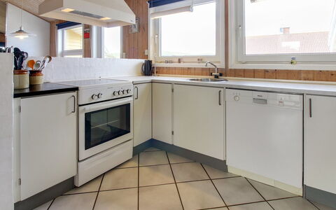 Suend - from the Sea: Køkken, Køkken Apparat, Gulvbelægning, Countertop, Større Bandage, Indretning, Træ, Etage, Loft, Cabinetry
