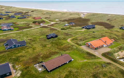 Elnur - 100M from the Sea: Sommerhus, Hjem, Hus, Tag, Veranda, Estate, Sidespor, Garden Bygninger, Stuehus, Gård
