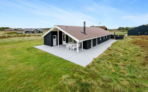 Elnur - 100M from the Sea: Sommerhus, Hjem, Hus, Tag, Veranda, Estate, Sidespor, Garden Bygninger, Stuehus, Gård