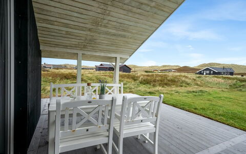 Elnur - 100M from the Sea: Sommerhus, Hjem, Hus, Tag, Veranda, Estate, Sidespor, Garden Bygninger, Stuehus, Gård
