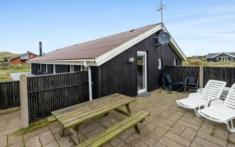 Elnur - 100M from the Sea: Sommerhus, Hjem, Hus, Tag, Veranda, Estate, Sidespor, Garden Bygninger, Stuehus, Gård