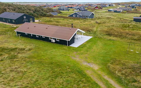 Elnur - 100M from the Sea: Sommerhus, Hjem, Hus, Tag, Veranda, Estate, Sidespor, Garden Bygninger, Stuehus, Gård