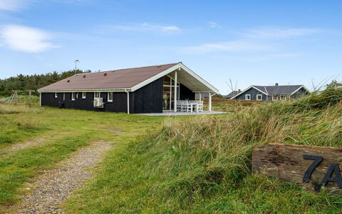Elnur - 100M from the Sea: Sommerhus, Hjem, Hus, Tag, Veranda, Estate, Sidespor, Garden Bygninger, Stuehus, Gård
