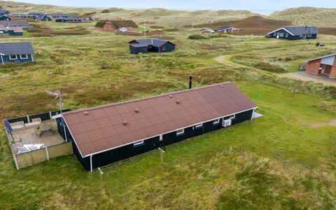 Elnur - 100M from the Sea: Sommerhus, Hjem, Hus, Tag, Veranda, Estate, Sidespor, Garden Bygninger, Stuehus, Gård