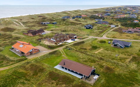 Elnur - 100M from the Sea: Sommerhus, Hjem, Hus, Tag, Veranda, Estate, Sidespor, Garden Bygninger, Stuehus, Gård