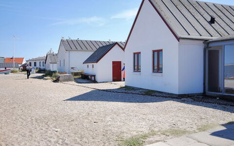 Hariet - 600M from the Sea: Himmel, Hus, Tag, Hjem, Boligområde, Sommerhus, Land Lot, Menneskelig Bosættelse, Pol, Hældning