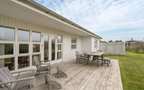 Vilja - 150M from the Sea: Busk, Urban Design, Bunddække, Mursten, Lejlighed, Estate, Murværk, Altan, Landscaping