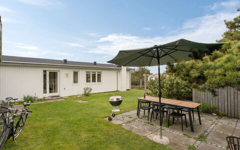 Vilja - 150M from the Sea: Busk, Urban Design, Bunddække, Mursten, Lejlighed, Estate, Murværk, Altan, Landscaping