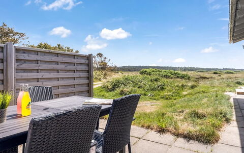 Tayanita - 750M from the Sea: Tag, Land Lot, Sommerhus, Hjem, Landdistrikt, Skur, Sidespor, Garden Bygninger, Bjælkehytte, Hytte