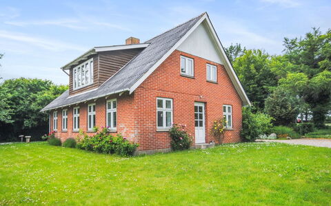 Ludovic - 7Km from the Sea: Tag, Land Lot, Sommerhus, Hjem, Landdistrikt, Skur, Sidespor, Garden Bygninger, Bjælkehytte, Hytte