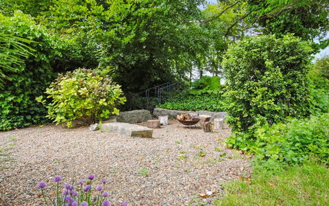 Ludovic - 7Km from the Sea: Tag, Land Lot, Sommerhus, Hjem, Landdistrikt, Skur, Sidespor, Garden Bygninger, Bjælkehytte, Hytte
