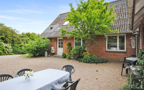 Ludovic - 7Km from the Sea: Tag, Land Lot, Sommerhus, Hjem, Landdistrikt, Skur, Sidespor, Garden Bygninger, Bjælkehytte, Hytte