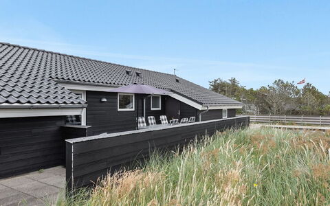 Mavis - 800M from the Sea: Træ, Hjem, Veranda, Dæk, Hårdttræ, Tag, Bejdse, Trægulve, Eco Hotel