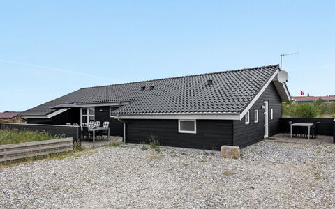 Mavis - 800M from the Sea: Træ, Hjem, Veranda, Dæk, Hårdttræ, Tag, Bejdse, Trægulve, Eco Hotel