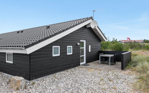 Mavis - 800M from the Sea: Træ, Hjem, Veranda, Dæk, Hårdttræ, Tag, Bejdse, Trægulve, Eco Hotel