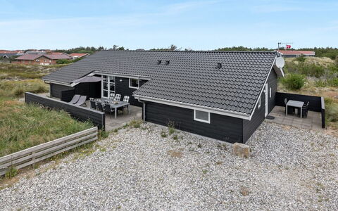 Mavis - 800M from the Sea: Træ, Hjem, Veranda, Dæk, Hårdttræ, Tag, Bejdse, Trægulve, Eco Hotel