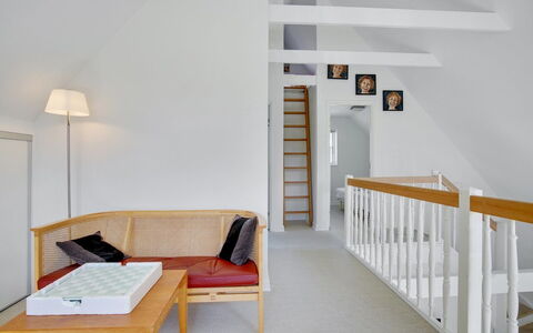 Ønef - 1Km from the Sea: Møbel, Indretning, Stol, Gulvbelægning, Bord, Udvej, Etage, Loft, Værelse, Eco Hotel
