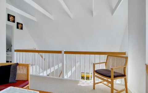 Ønef - 1Km from the Sea: Møbel, Indretning, Stol, Gulvbelægning, Bord, Udvej, Etage, Loft, Værelse, Eco Hotel