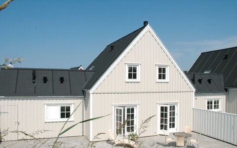 Ønef - 1Km from the Sea: Møbel, Indretning, Stol, Gulvbelægning, Bord, Udvej, Etage, Loft, Værelse, Eco Hotel