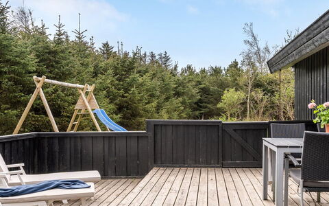 Birette - 1.5Km from the Sea: Træ, Trægulve, Hårdttræ, Dæk, Gulvbelægning, Planke, Kompositmateriale, Bejdse, Veranda, Udendørs Møbler