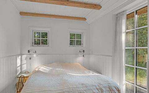 Beghel - 350M from the Sea: Indretning, Træ, Gulvbelægning, Soveværelse, Loft, Etage, Seng, Belysning, Sengetøj, Møbel