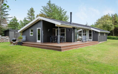 Ønder - 800M from the Sea: Hjem, Sommerhus, Estate, Stuehus, Sidespor, Garden Bygninger, Landscaping, Hårdttræ, Veranda, Gård