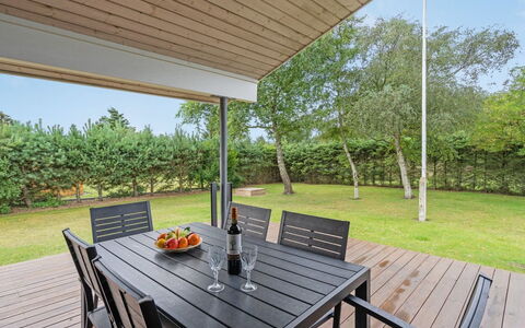 Ønder - 800M from the Sea: Møbel, Træ, Bord, Stol, Veranda, Gulvbelægning, Køkken & Spisebord, Udendørs Møbler, Loft, Udendørs Bord