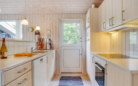 Ønder - 800M from the Sea: Gulvbelægning, Køkken, Countertop, Indretning, Træ, Etage, Loft, Køkken Apparat, Cabinetry, Hjem