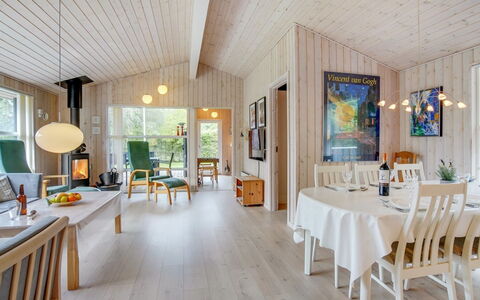 Ønder - 800M from the Sea: Træ, Indretning, Loft, Hjem, Sommerhus, Lysarmatur, Hårdttræ, Trægulve, Stol, Spisestue