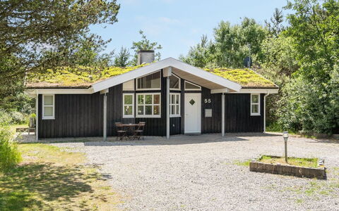 Bina - 1.9Km from the Sea: Træ, Tag, Hus, Sommerhus, Dør, Hjem, Sidespor, Land Lot, Garden Bygninger, Skur