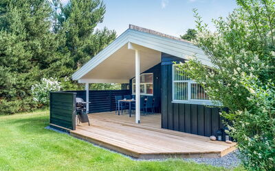 Barnet - 2.2Km from the Sea