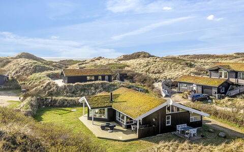 Bovi - 300M from the Sea: Træ, Hjem, Veranda, Dæk, Hårdttræ, Tag, Bejdse, Trægulve, Eco Hotel