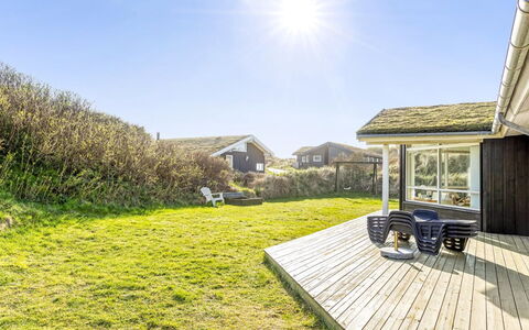 Bovi - 300M from the Sea: Træ, Hjem, Veranda, Dæk, Hårdttræ, Tag, Bejdse, Trægulve, Eco Hotel